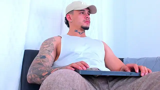 NoahhBrown online show from October 24, 2025, 5:37 am