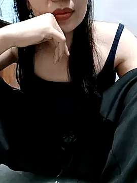 Snapshot of Blythe_69 chatting on March 13, 2025, 2:49 am Blythe 69 online show from March 13, 2025, 2:49 am