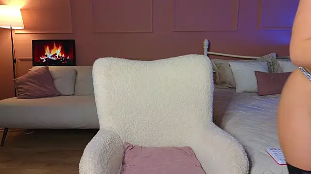 Snapshot of Lina-hill chatting on February 23, 2025, 5:50 pm Lina-hill online show from February 23, 2025, 5:50 pm