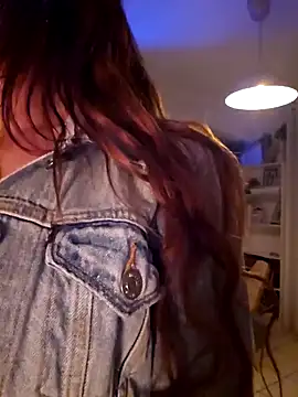 Snapshot of Luna_Kitanna chatting on December 15, 2024, 11:20 pm Luna Kitanna online show from December 15, 2024, 11:20 pm