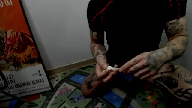 layneinchains online show from October 10, 2025, 10:36 am