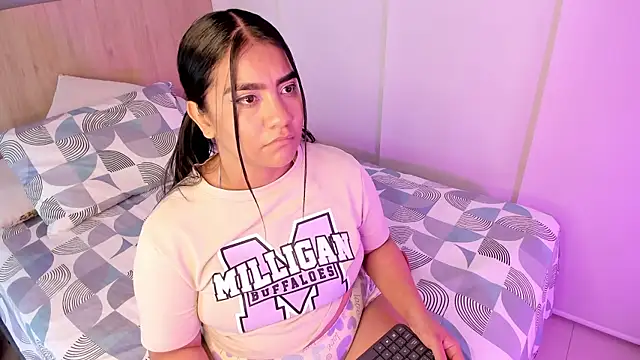 hannnasmith online show from November 13, 2025, 3:16 am