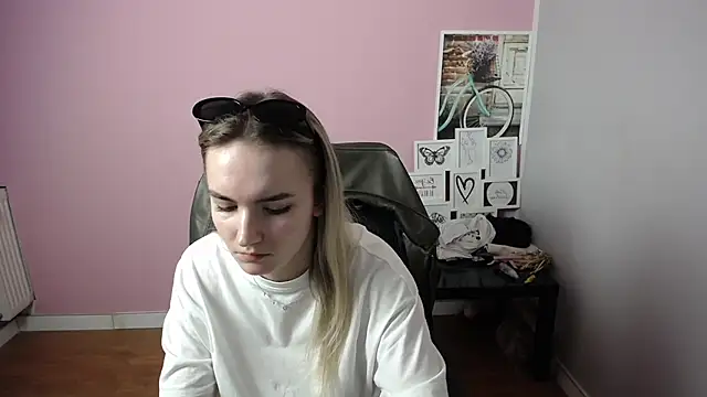 viktoria lovely online show from March 9, 2025, 12:20 pm