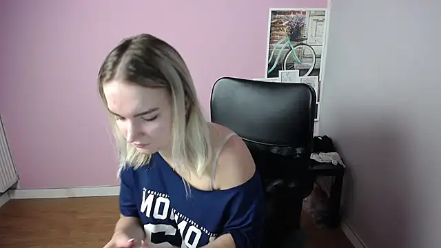 viktoria lovely online show from September 9, 2025, 6:35 am