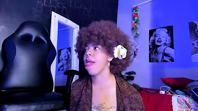 Alika01 online show from February 13, 2025, 6:38 pm