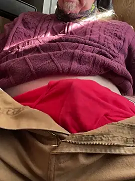 Snapshot of Helmut1971 chatting on December 21, 2025, 3:41 pm Helmut1971 online show from December 21, 2025, 3:41 pm