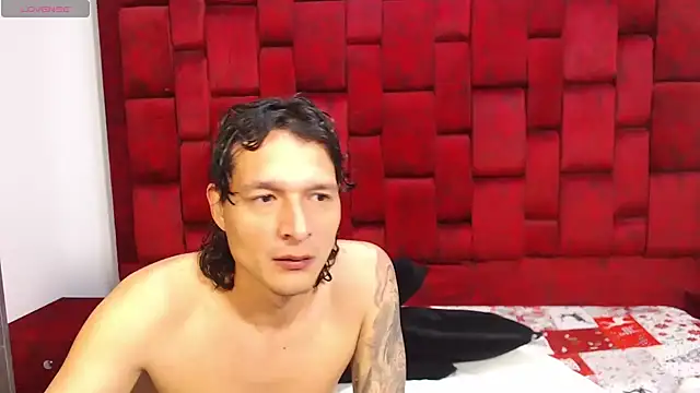 Snapshot of Couple_No_Limits chatting on November 4, 2025, 1:54 pm Couple No Limits online show from November 4, 2025, 1:54 pm