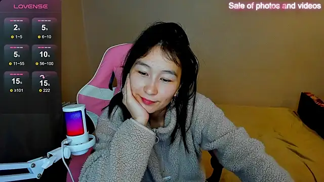 SaraXray online show from September 8, 2025, 3:44 pm