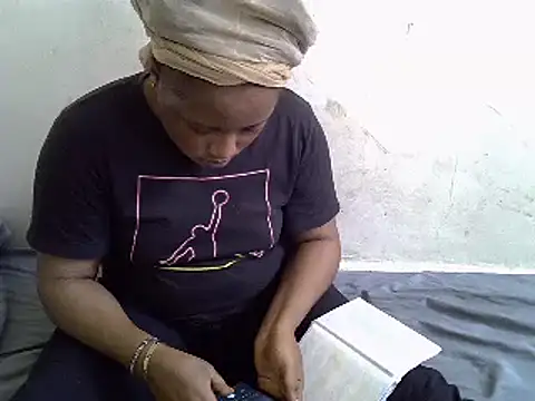 Snapshot of Crystal__Gee chatting on January 30, 2025, 8:01 am Crystal  Gee online show from January 30, 2025, 8:01 am