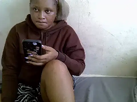 Snapshot of Crystal__Gee chatting on March 20, 2025, 6:19 am Crystal  Gee online show from March 20, 2025, 6:19 am