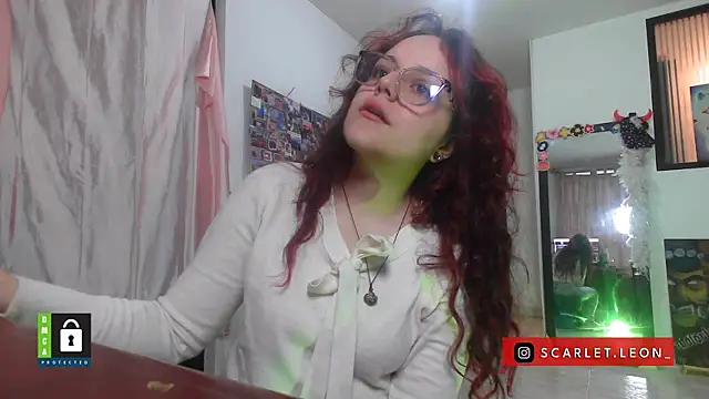 Scarletleon77 online show from October 13, 2025, 9:59 pm