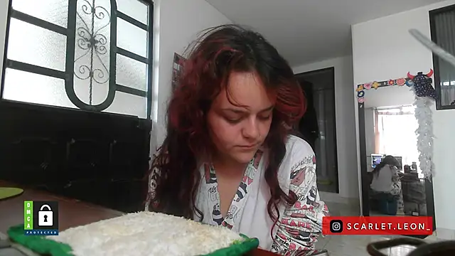 Scarletleon77 online show from October 29, 2025, 12:40 pm