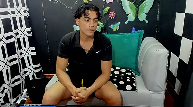 Snapshot of Brunocuttie94 chatting on January 29, 2025, 6:28 pm Brunocuttie94 online show from January 29, 2025, 6:28 pm