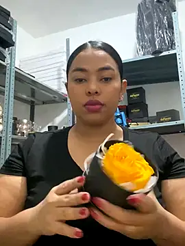 PUSHYLATE online show from November 27, 2025, 8:22 pm