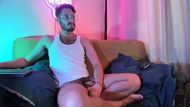 Snapshot of axel_giracr chatting on November 17, 2025, 6:35 pm axel giracr online show from November 17, 2025, 6:35 pm