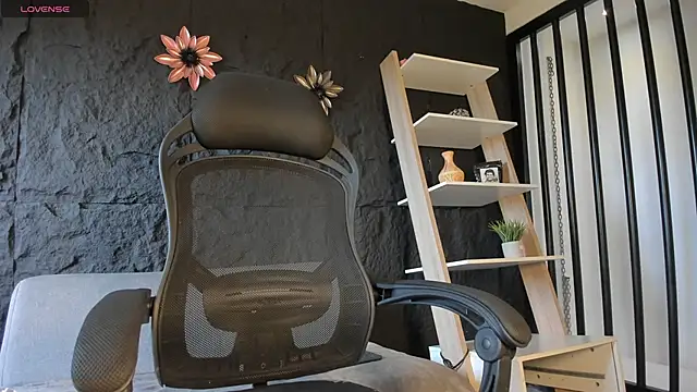 JacksonMuller  online show from December 5, 2025, 12:47 pm