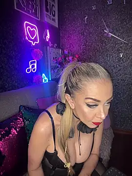 Snapshot of EvelinaGrey chatting on January 8, 2025, 4:23 am EvelinaGrey online show from January 8, 2025, 4:23 am