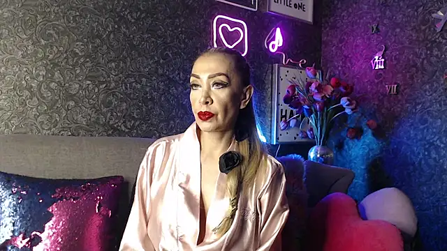 Snapshot of EvelinaGrey chatting on January 9, 2025, 4:41 am EvelinaGrey online show from January 9, 2025, 4:41 am