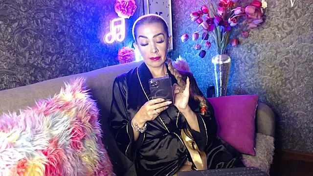 Snapshot of EvelinaGrey chatting on January 16, 2025, 3:56 am EvelinaGrey online show from January 16, 2025, 3:56 am