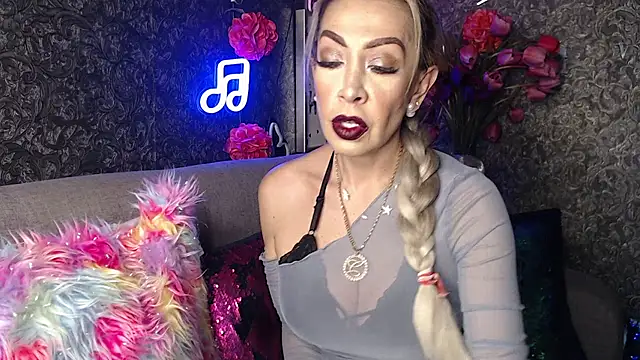 Snapshot of EvelinaGrey chatting on January 20, 2025, 2:43 am EvelinaGrey online show from January 20, 2025, 2:43 am