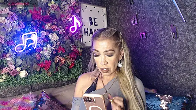 Snapshot of EvelinaGrey chatting on February 1, 2025, 3:30 am EvelinaGrey online show from February 1, 2025, 3:30 am