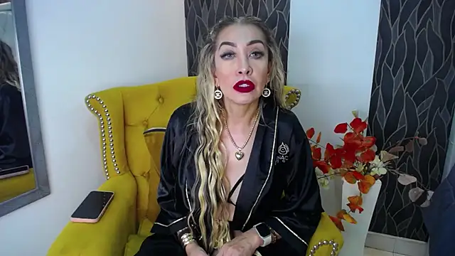 Snapshot of EvelinaGrey chatting on February 23, 2025, 8:28 am EvelinaGrey online show from February 23, 2025, 8:28 am