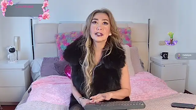 Snapshot of EvelinaGrey chatting on October 7, 2025, 2:25 pm EvelinaGrey online show from October 7, 2025, 2:25 pm