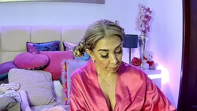 Snapshot of EvelinaGrey chatting on November 23, 2025, 10:26 am EvelinaGrey online show from November 23, 2025, 10:26 am