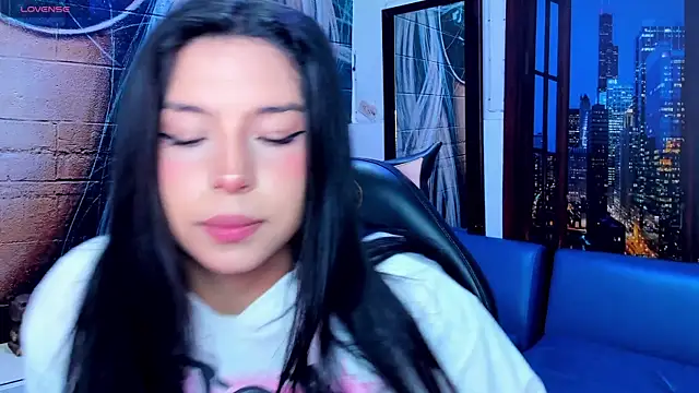 Snapshot of Small_naughty_ chatting on January 21, 2025, 2:05 pm Small naughty online show from January 21, 2025, 2:05 pm