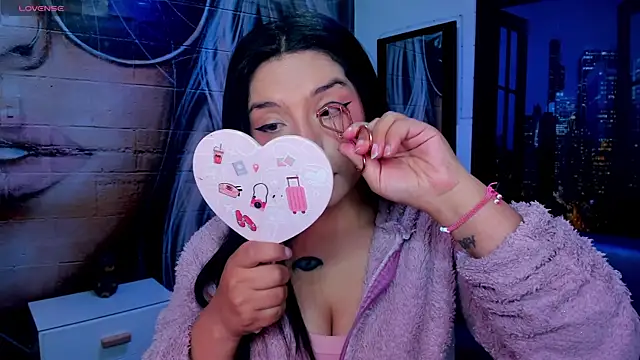 Snapshot of Small_naughty_ chatting on January 24, 2025, 2:08 pm Small naughty online show from January 24, 2025, 2:08 pm