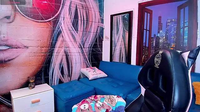 Snapshot of Small_naughty_ chatting on March 10, 2025, 1:10 pm Small naughty online show from March 10, 2025, 1:10 pm