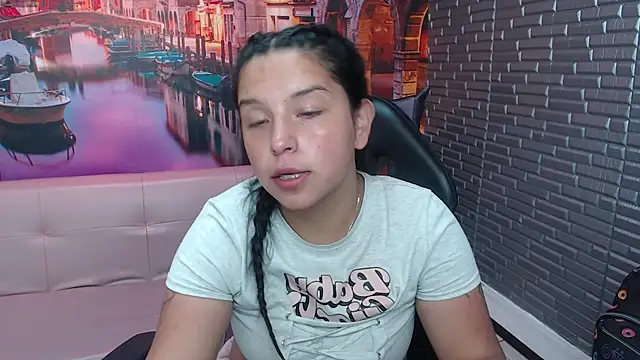 Snapshot of Small_naughty_ chatting on October 15, 2025, 1:33 pm Small naughty online show from October 15, 2025, 1:33 pm