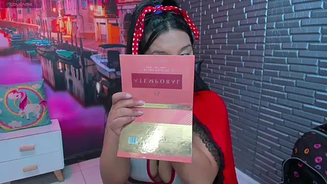 Snapshot of Small_naughty_ chatting on October 31, 2025, 1:45 pm Small naughty online show from October 31, 2025, 1:45 pm