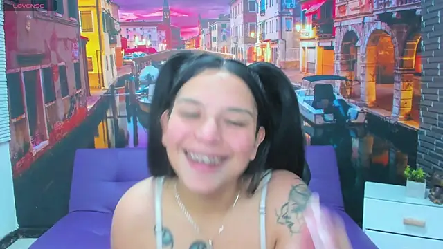 Snapshot of Small_naughty_ chatting on November 27, 2025, 1:46 pm Small naughty online show from November 27, 2025, 1:46 pm