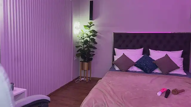 XtraHotX online show from January 24, 2025, 1:13 am