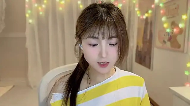 Snapshot of SHUIshui_ chatting on February 8, 2025, 1:54 pm SHUIshui online show from February 8, 2025, 1:54 pm