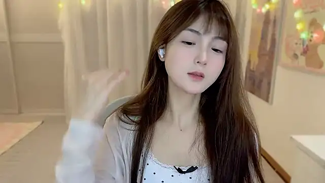 Snapshot of SHUIshui_ chatting on February 17, 2025, 2:15 pm SHUIshui online show from February 17, 2025, 2:15 pm