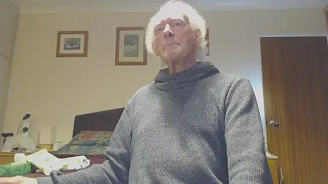 Snapshot of WaverlyKernow chatting on December 4, 2024, 3:32 pm WaverlyKernow online show from December 4, 2024, 3:32 pm