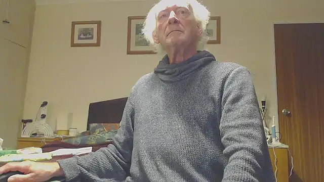 Snapshot of WaverlyKernow chatting on December 5, 2024, 10:55 am WaverlyKernow online show from December 5, 2024, 10:55 am