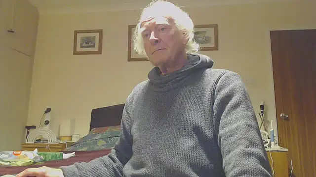 Snapshot of WaverlyKernow chatting on December 7, 2024, 8:05 pm WaverlyKernow online show from December 7, 2024, 8:05 pm