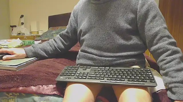 Snapshot of WaverlyKernow chatting on December 12, 2024, 12:22 pm WaverlyKernow online show from December 12, 2024, 12:22 pm