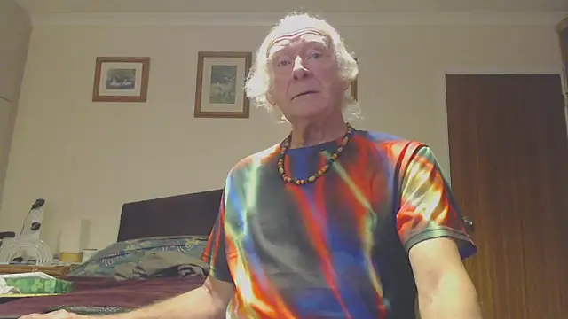 Snapshot of WaverlyKernow chatting on December 15, 2024, 12:49 pm WaverlyKernow online show from December 15, 2024, 12:49 pm