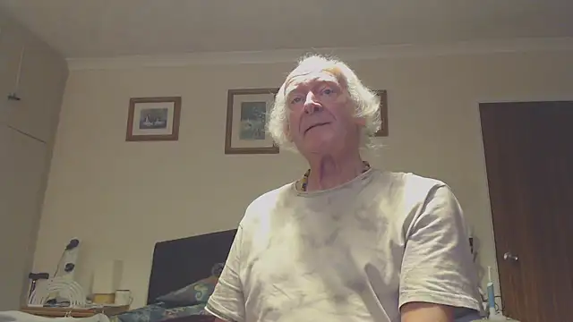 Snapshot of WaverlyKernow chatting on December 20, 2024, 12:05 pm WaverlyKernow online show from December 20, 2024, 12:05 pm