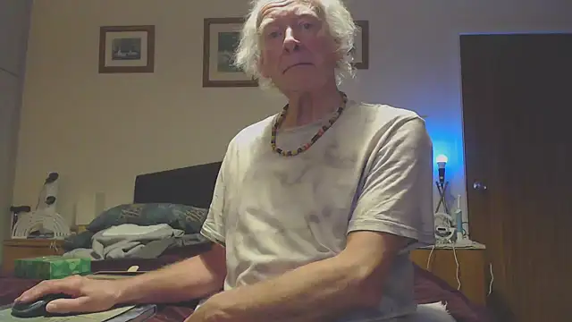 Snapshot of WaverlyKernow chatting on December 21, 2024, 9:12 am WaverlyKernow online show from December 21, 2024, 9:12 am