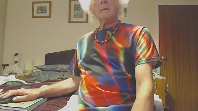 Snapshot of WaverlyKernow chatting on December 22, 2024, 10:28 am WaverlyKernow online show from December 22, 2024, 10:28 am