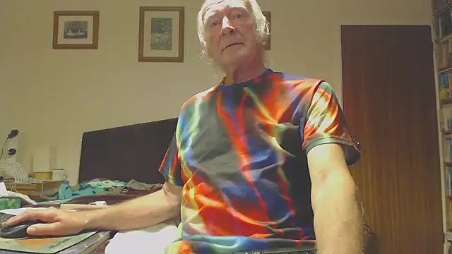 Snapshot of WaverlyKernow chatting on December 22, 2024, 3:22 pm WaverlyKernow online show from December 22, 2024, 3:22 pm