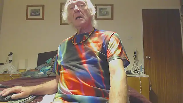 Snapshot of WaverlyKernow chatting on December 23, 2024, 8:22 am WaverlyKernow online show from December 23, 2024, 8:22 am