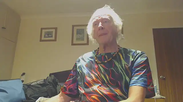 Snapshot of WaverlyKernow chatting on December 27, 2024, 1:11 am WaverlyKernow online show from December 27, 2024, 1:11 am