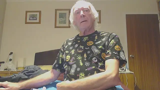 Snapshot of WaverlyKernow chatting on January 4, 2025, 1:10 pm WaverlyKernow online show from January 4, 2025, 1:10 pm