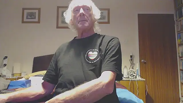 Snapshot of WaverlyKernow chatting on January 10, 2025, 8:07 am WaverlyKernow online show from January 10, 2025, 8:07 am